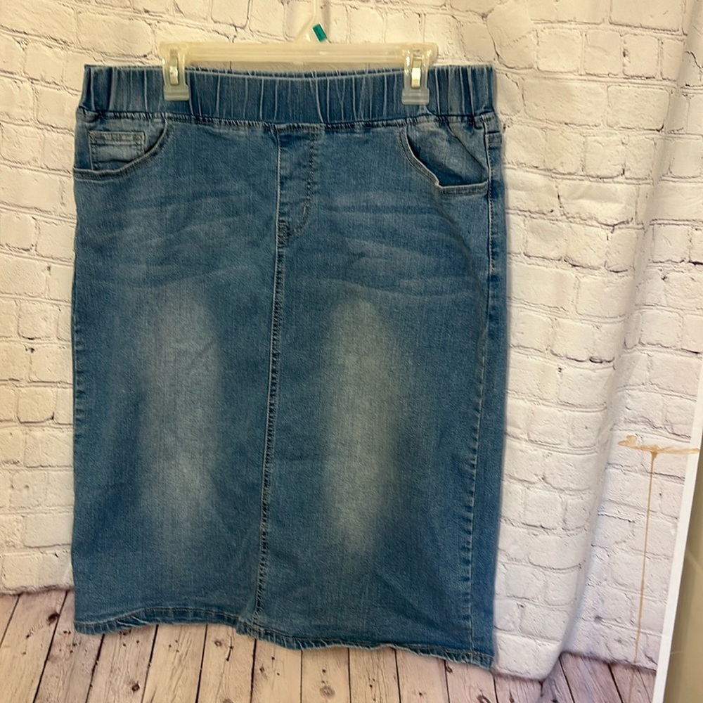 Jade Mackenzie ladies xl blue jean skirt 26 1/2 inch